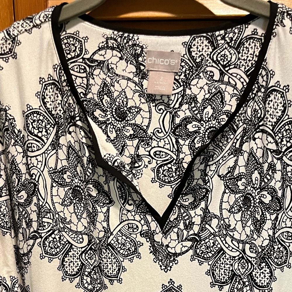WOMENS CHICO’S 2/L DETAIL TOP - Picture 4 of 8